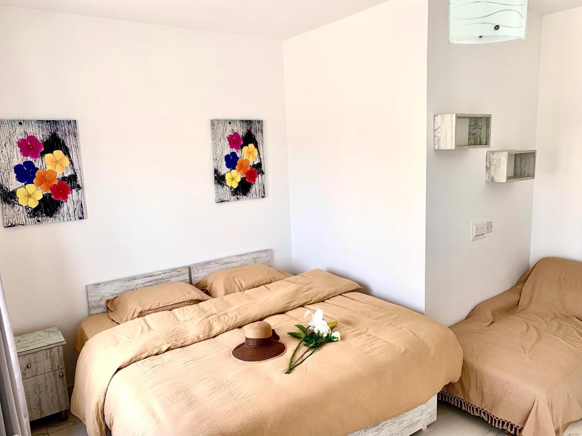 Private Bedroom With Balcony In A Shared Apartment At The Bay Of Xlendi Exterior photo