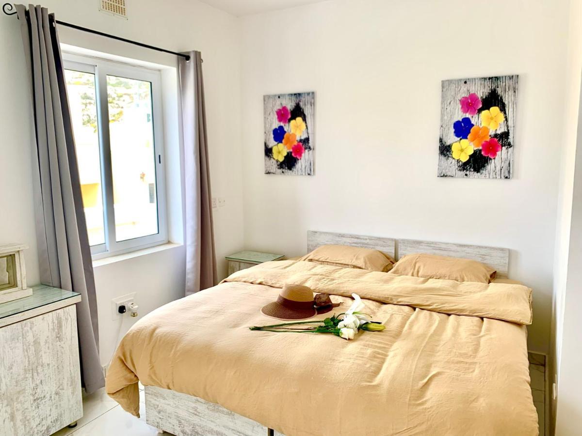 Private Bedroom With Balcony In A Shared Apartment At The Bay Of Xlendi Exterior photo