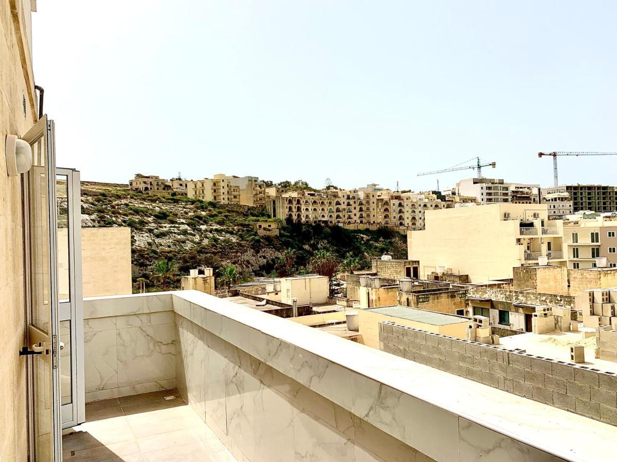 Private Bedroom With Balcony In A Shared Apartment At The Bay Of Xlendi Exterior photo